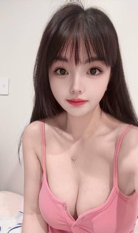大胸粉嫩颜值小姐姐