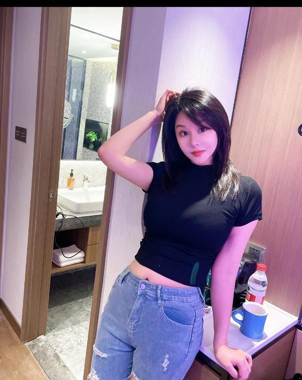 静安大胸小苹果