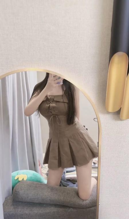 裸体围裙小少妇