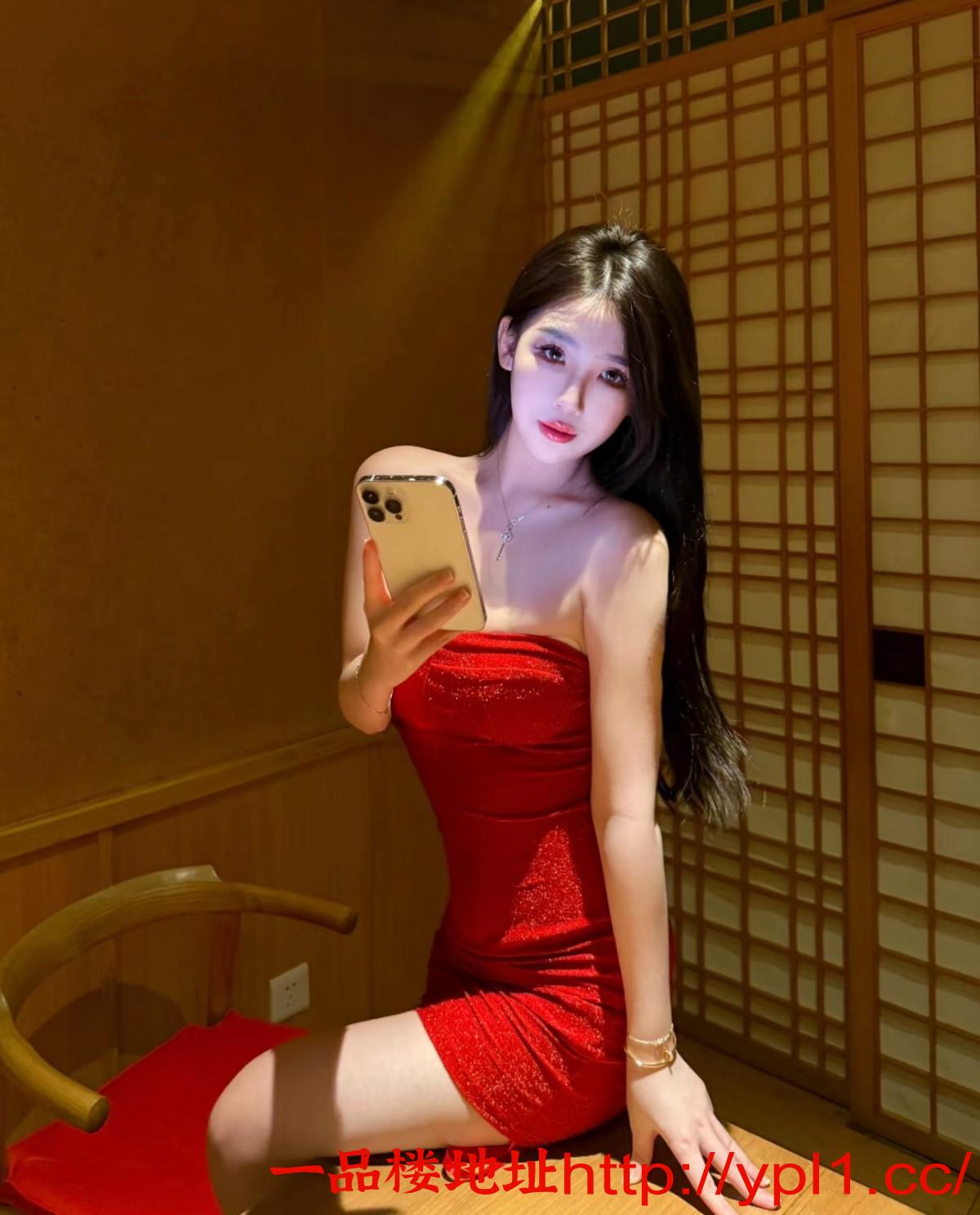 极品高颜值19岁黑丝女仆