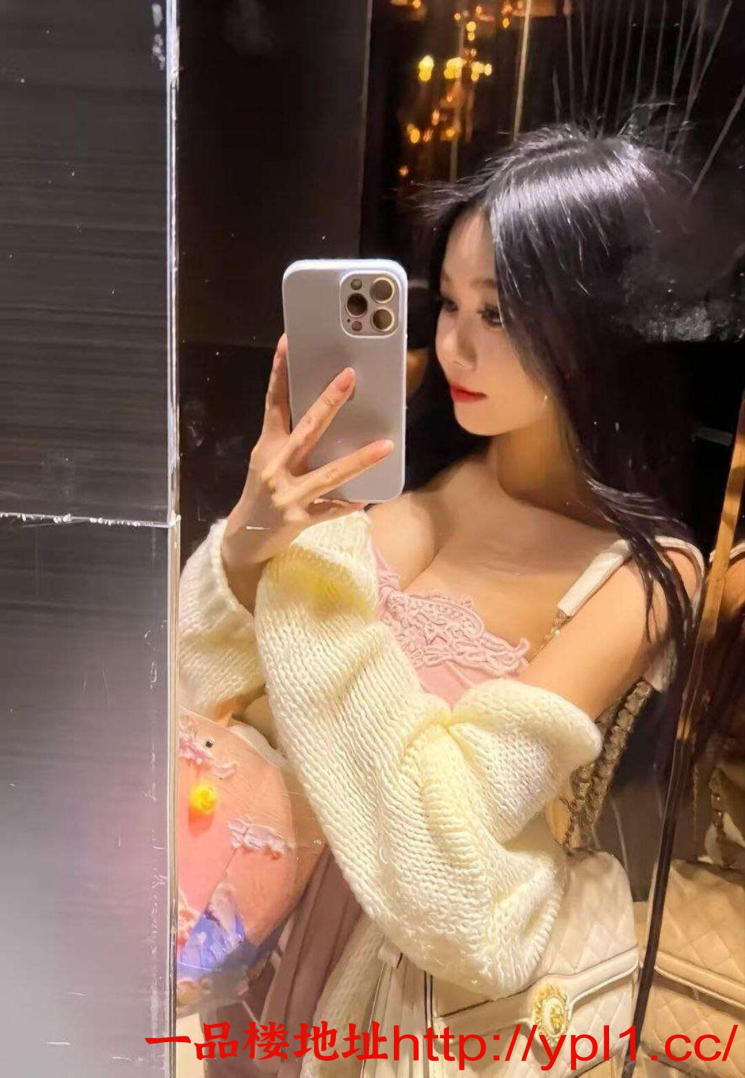 口活超棒的一个黑丝多汁小骚逼