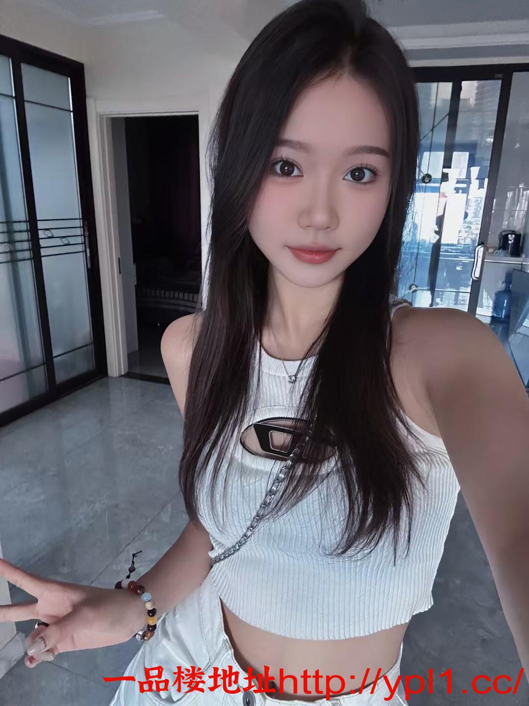 肤白貌美大胸性感美女