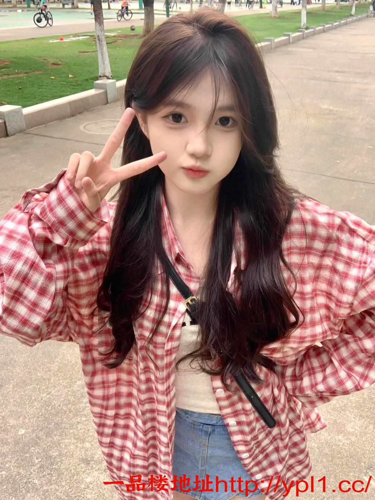 清纯嫩妹实习出来兼职