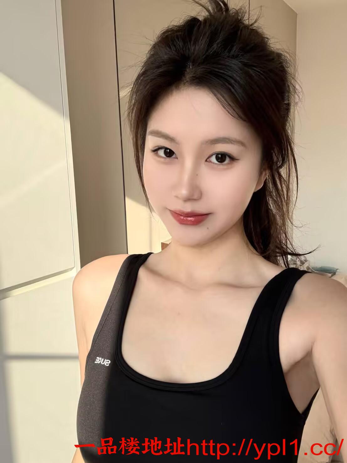 翘臀粉鲍妹妹嫩穴水汪汪的