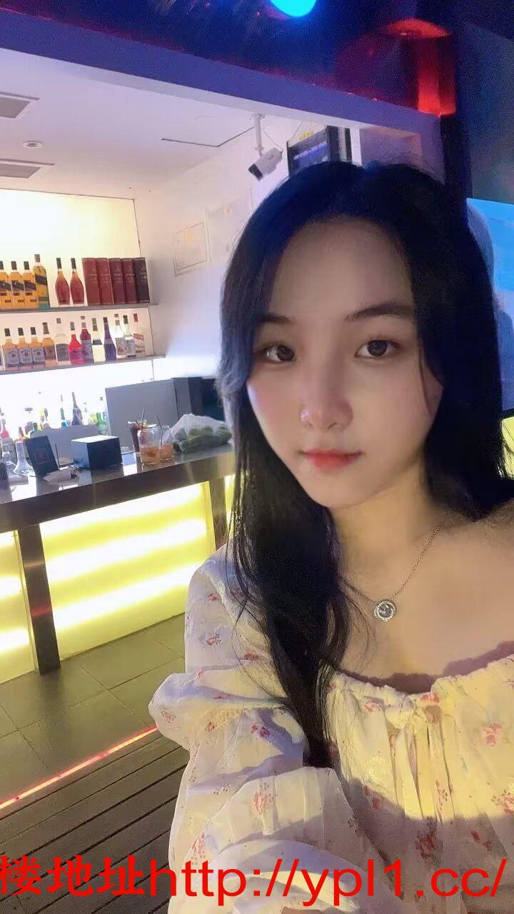 反差婊美女逼毛浓厚