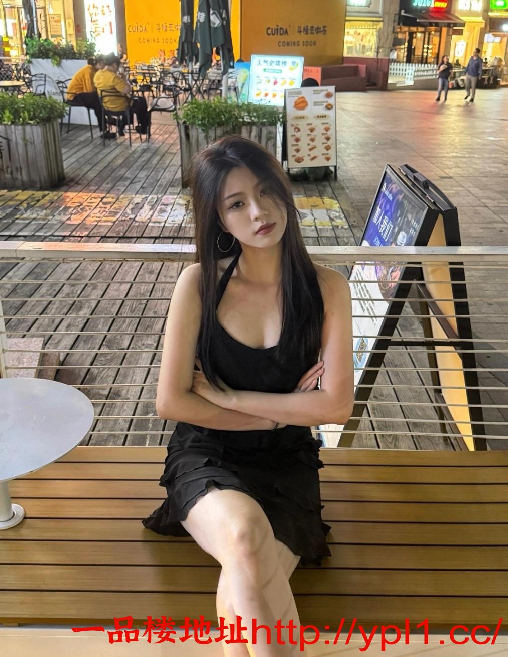 暑假末期兼职学妹攒生活费