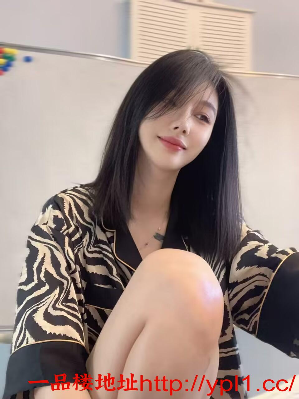 各种制服诱惑很风骚的御姐