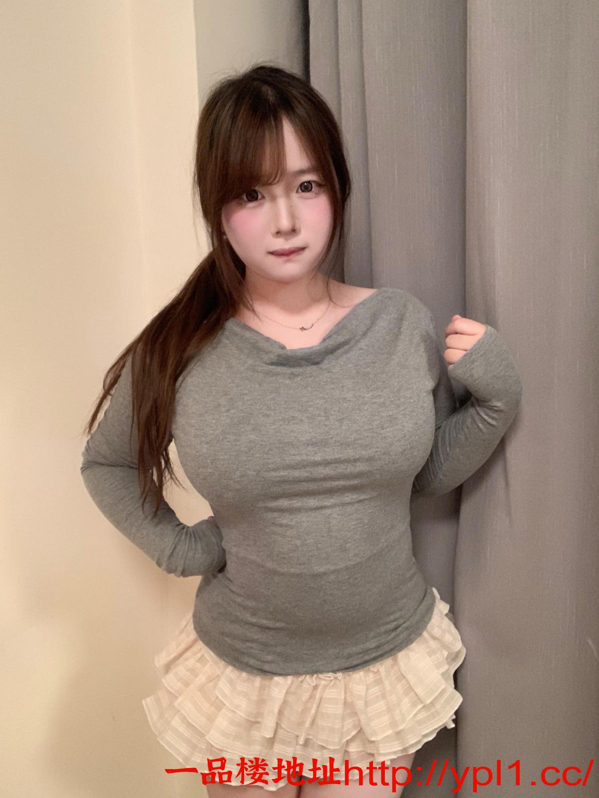 嫩妹骚穴很紧插进去一直淫语不断