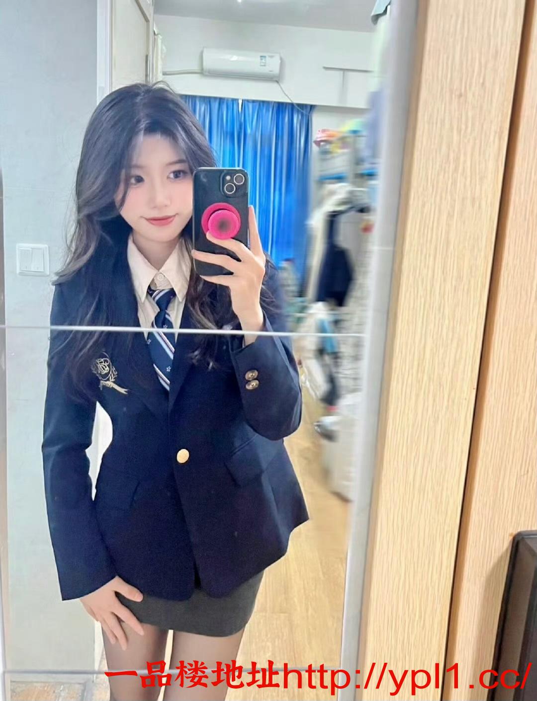 甜美俏皮小姐姐