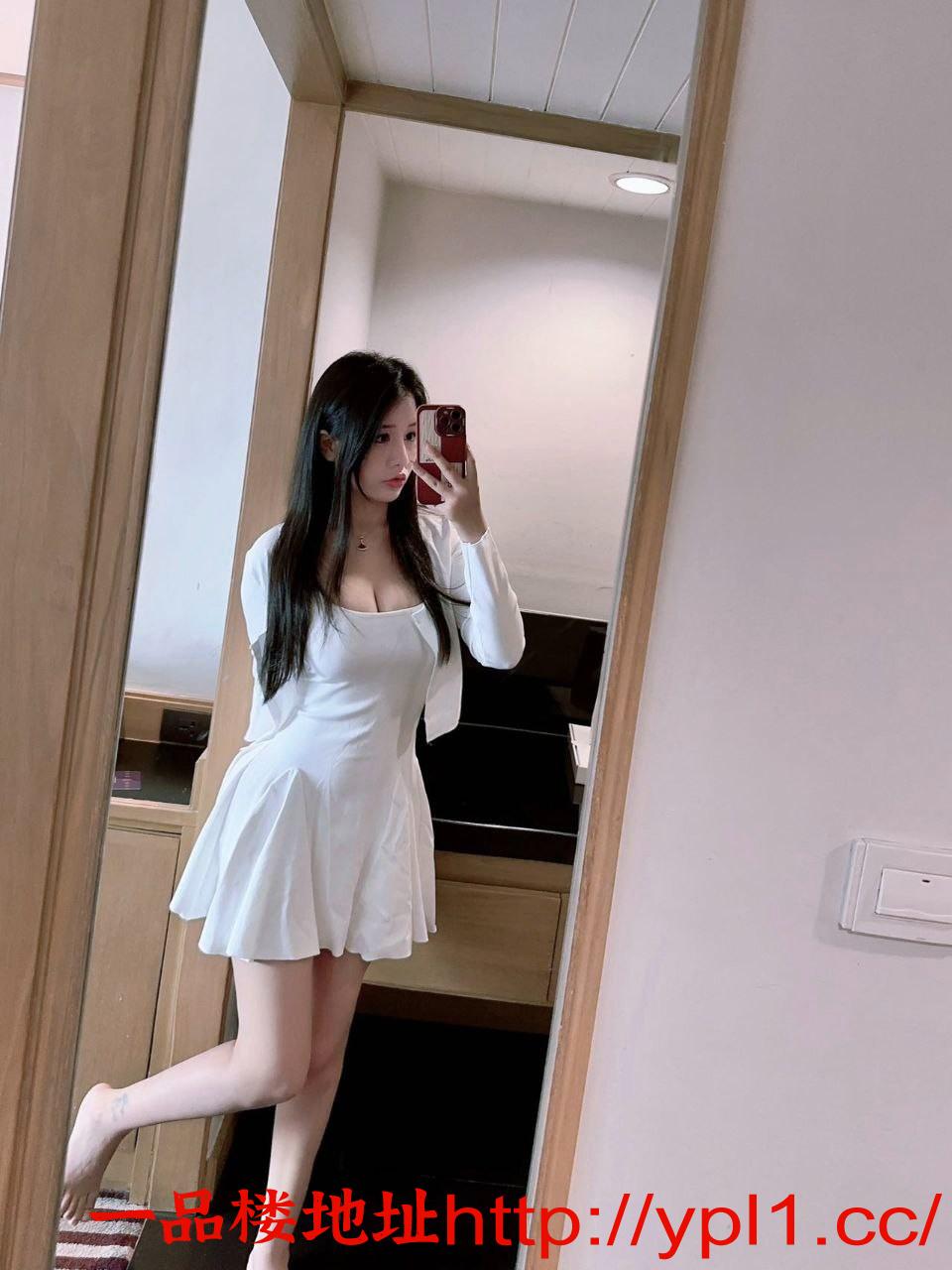 风情肉感型少女