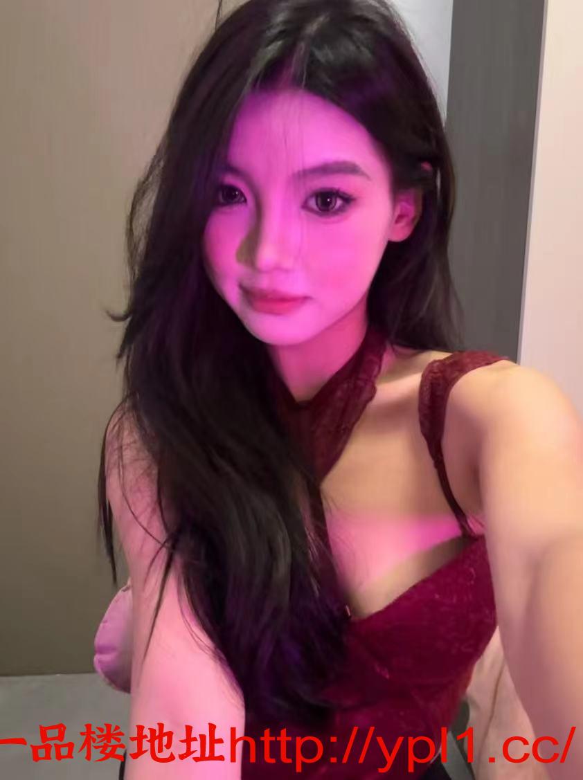 文静性感尤物兼职小姐姐