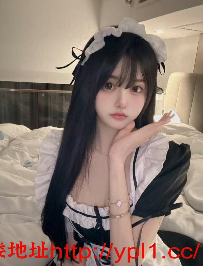 兼职小奶妹骚逼紧实淫水