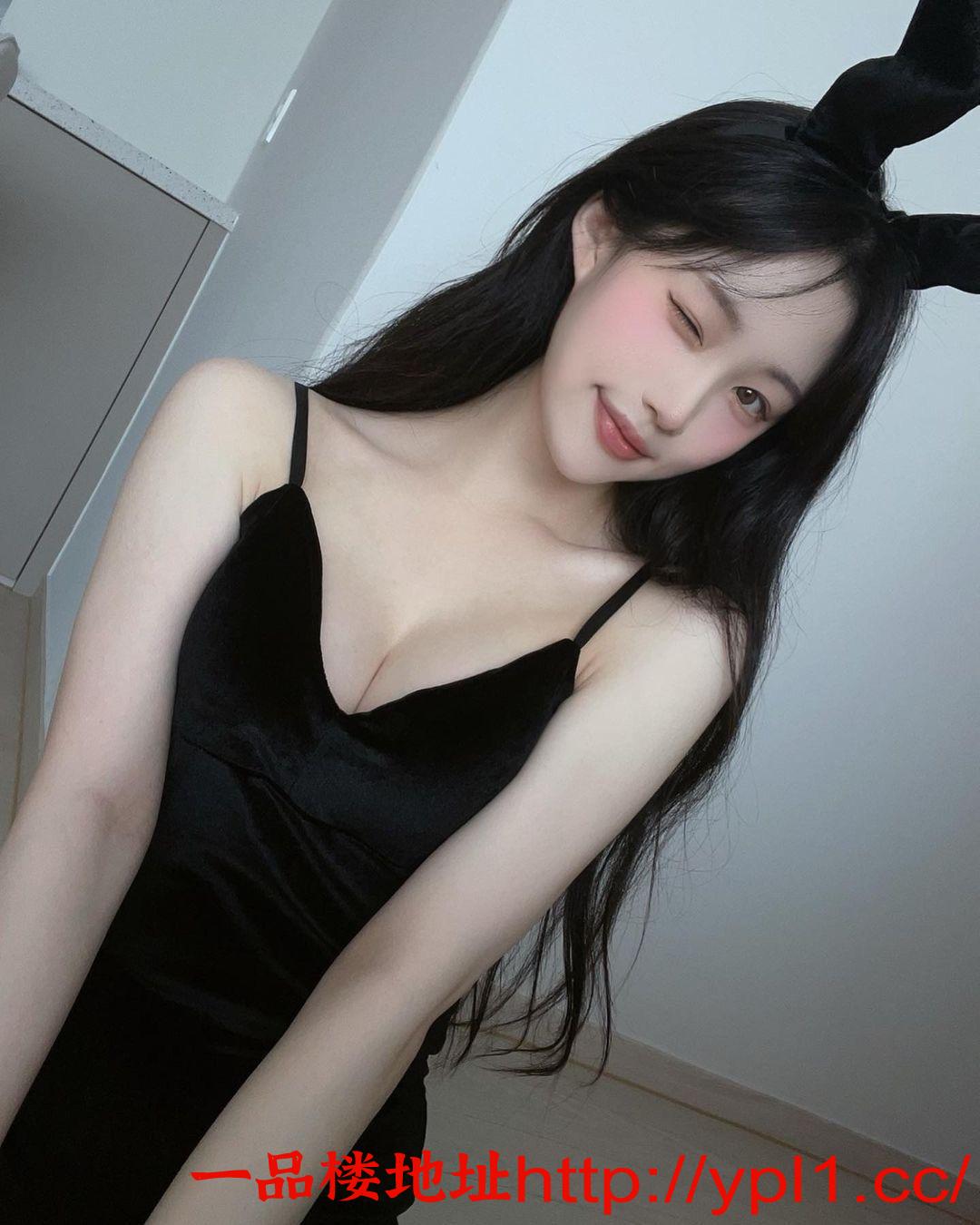 美乳黑丝妩媚风骚女服务好骚