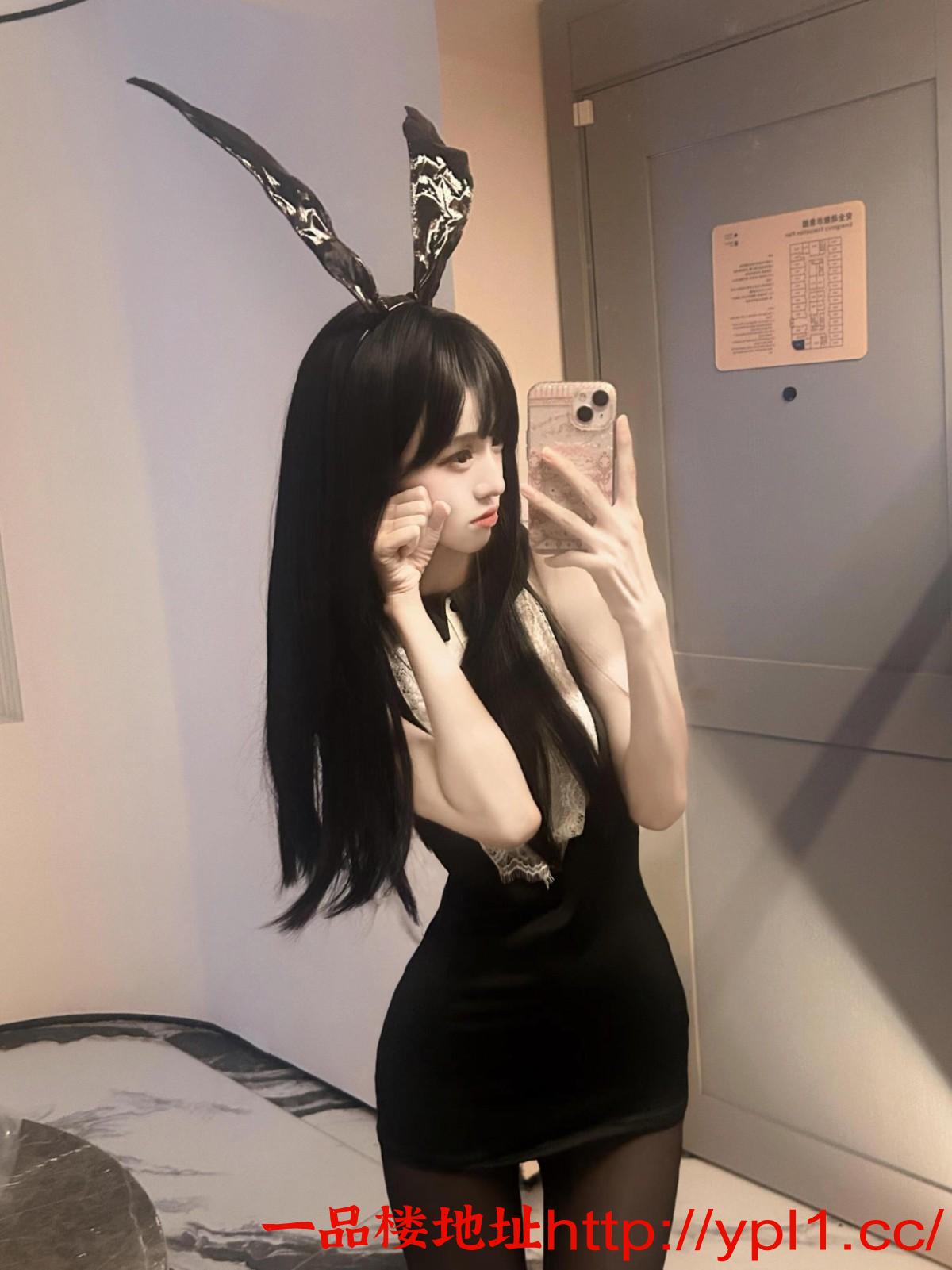 喜欢穿情趣黑丝的极品嫩妹刚来