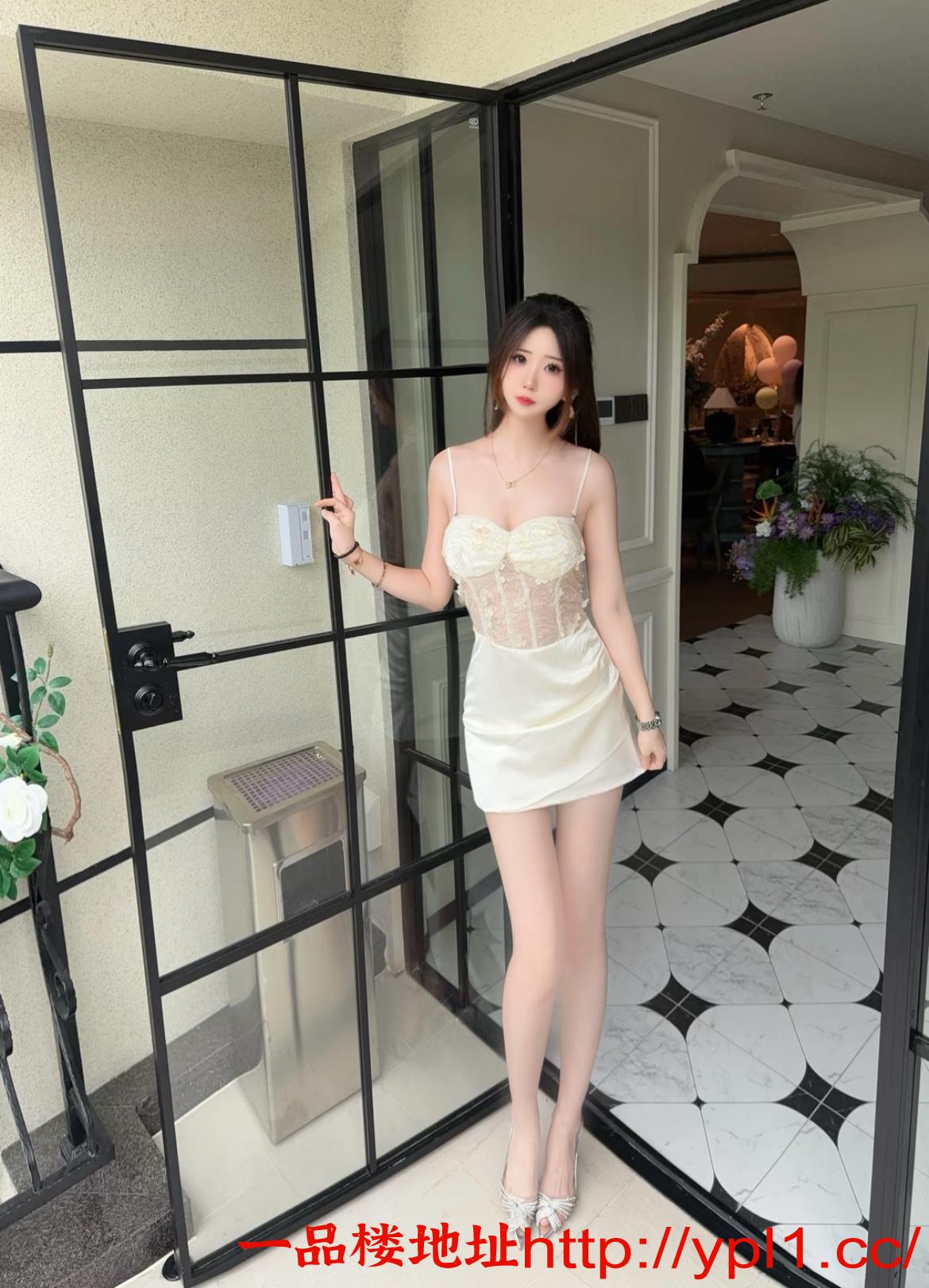 甜美系女孩逼逼很粉 口得好深