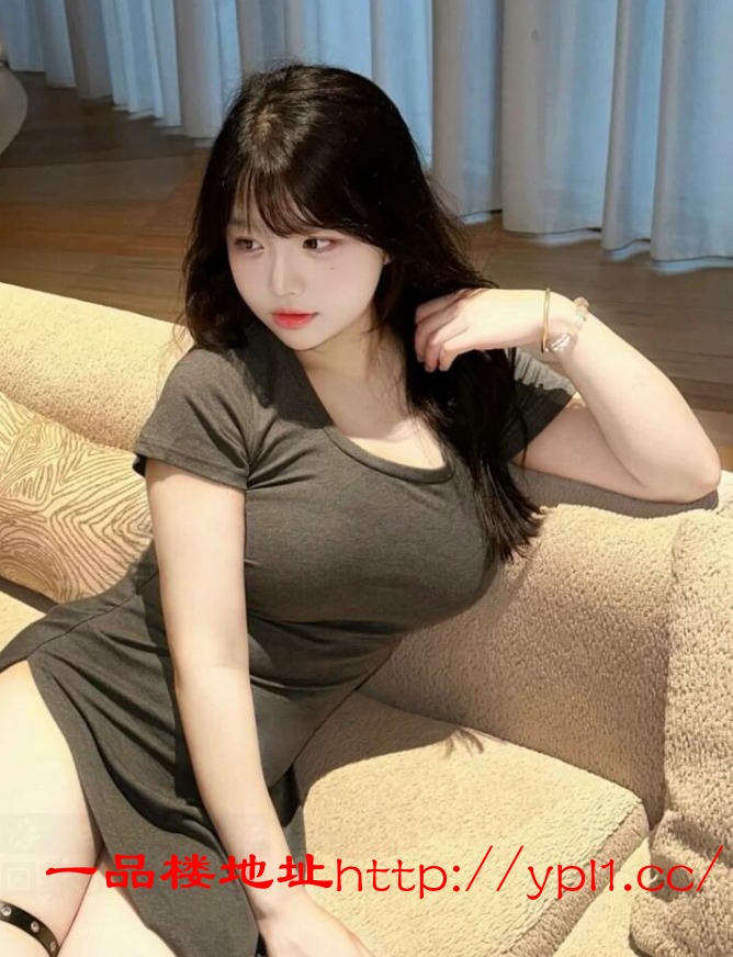 大灯骚妇跪舔龙头征服感爆棚