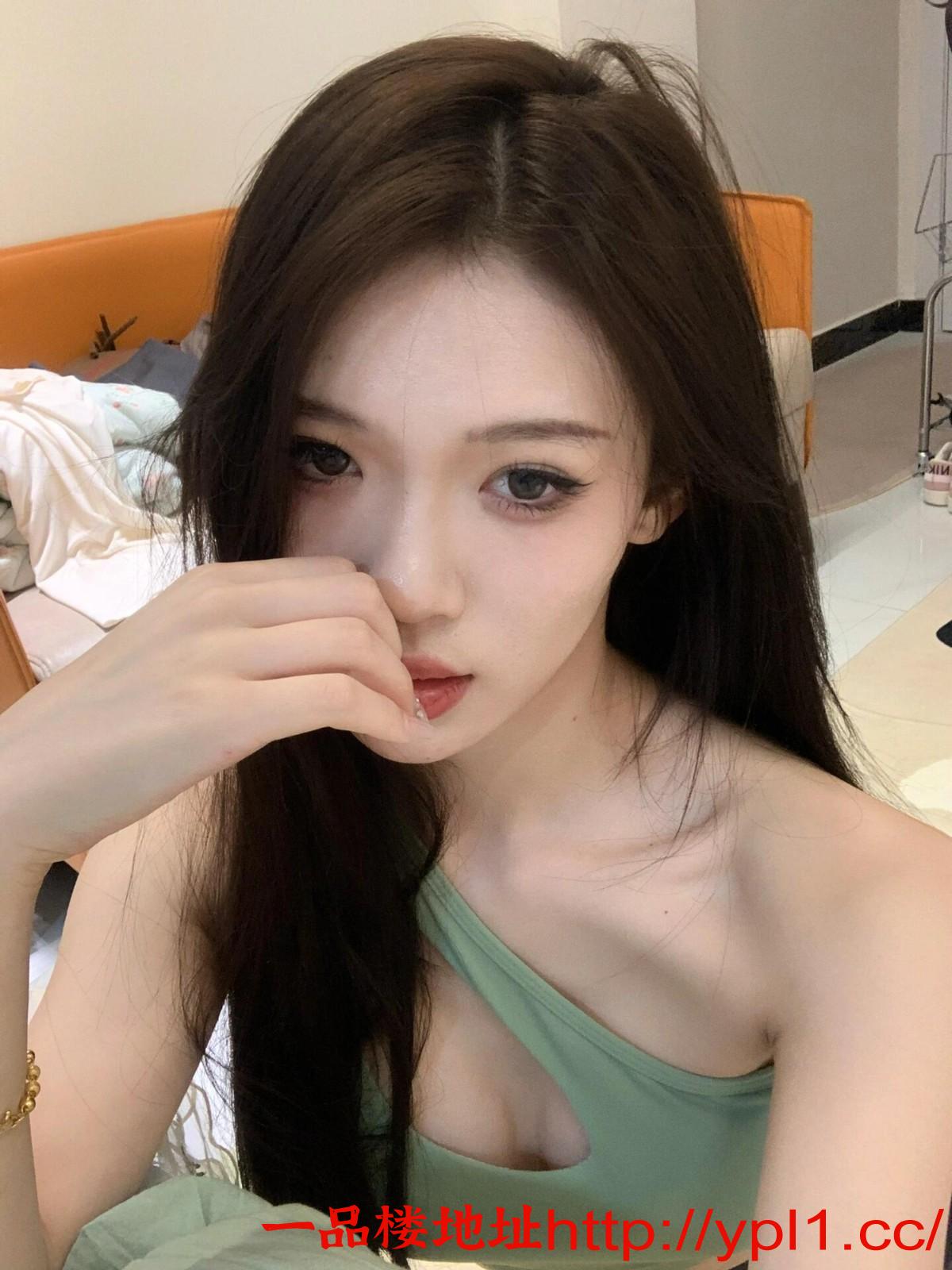 白云区丝袜女神大长腿感性美人