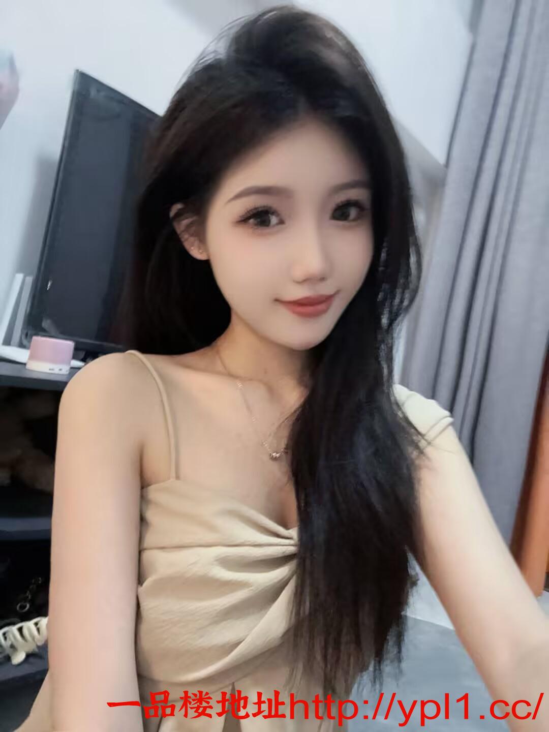 肥美小穴粉嫩淫水多极品鲍鱼学妹