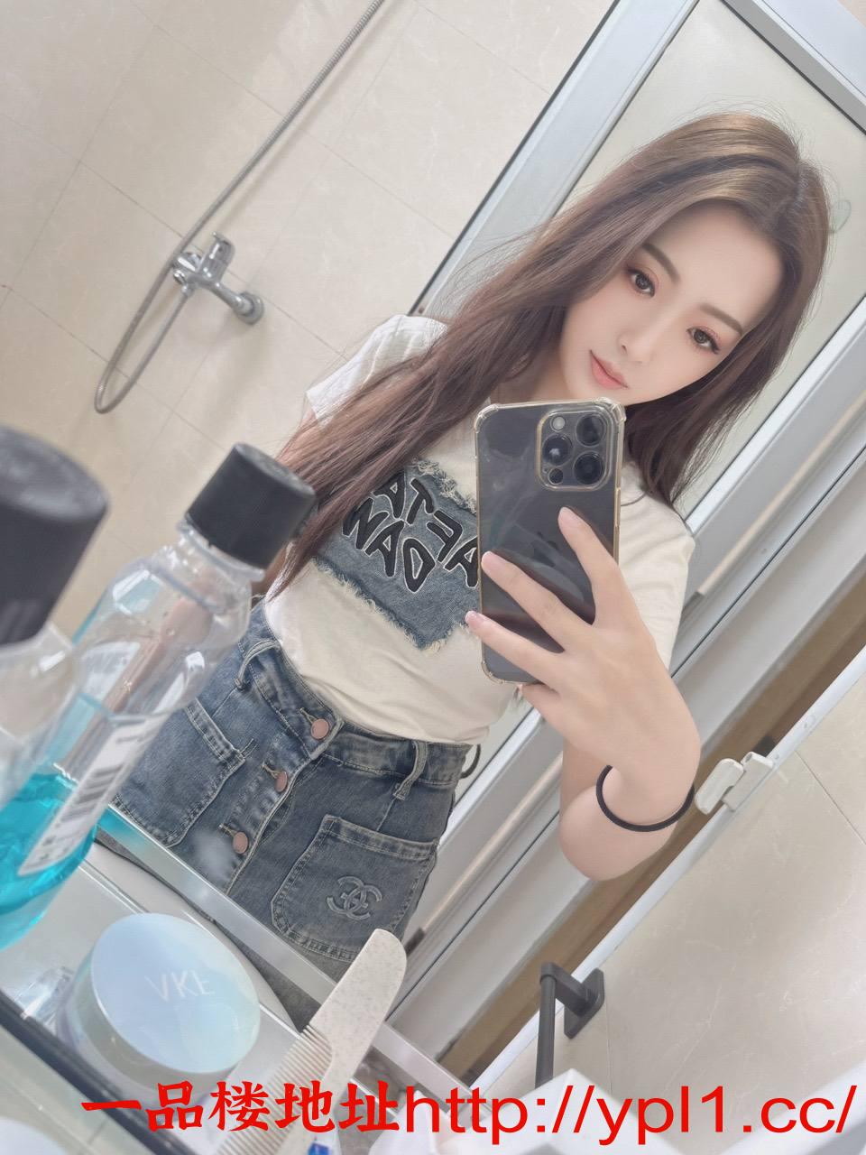 小姐姐白嫩有点娇羞骚穴很紧出了好多水