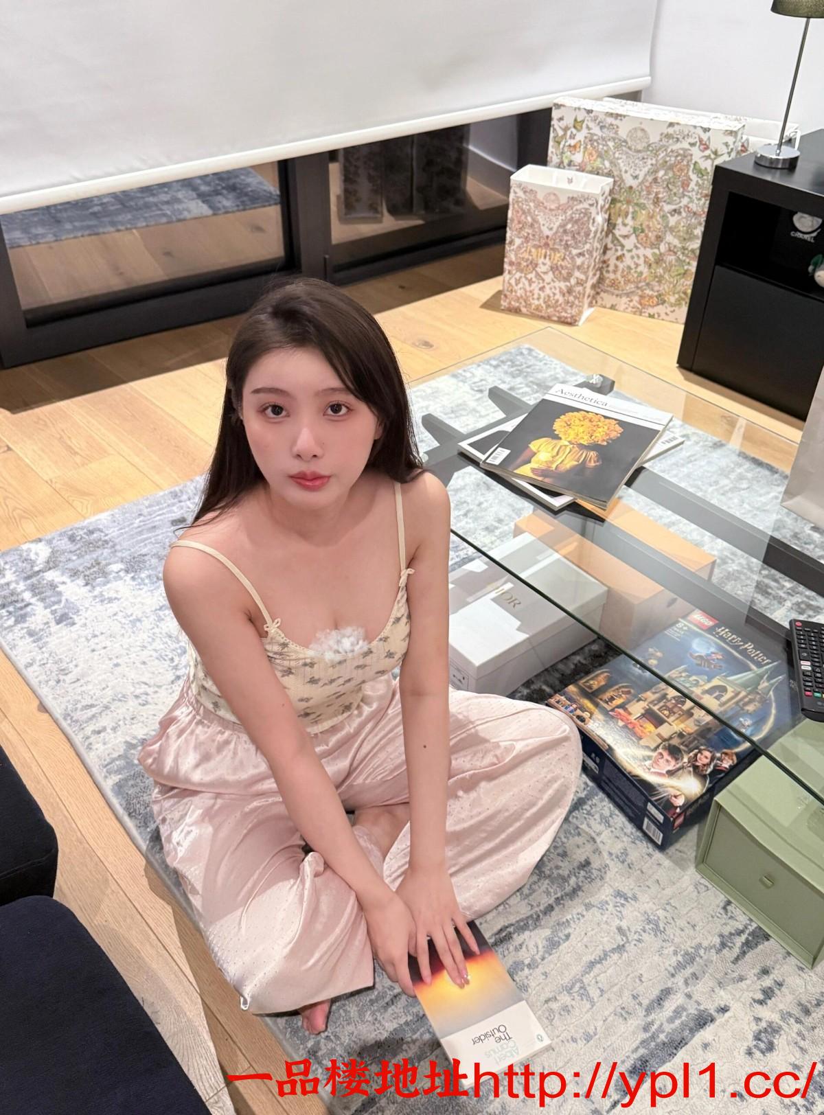 文静女孩刚做不久身材好漂亮兼职小妹