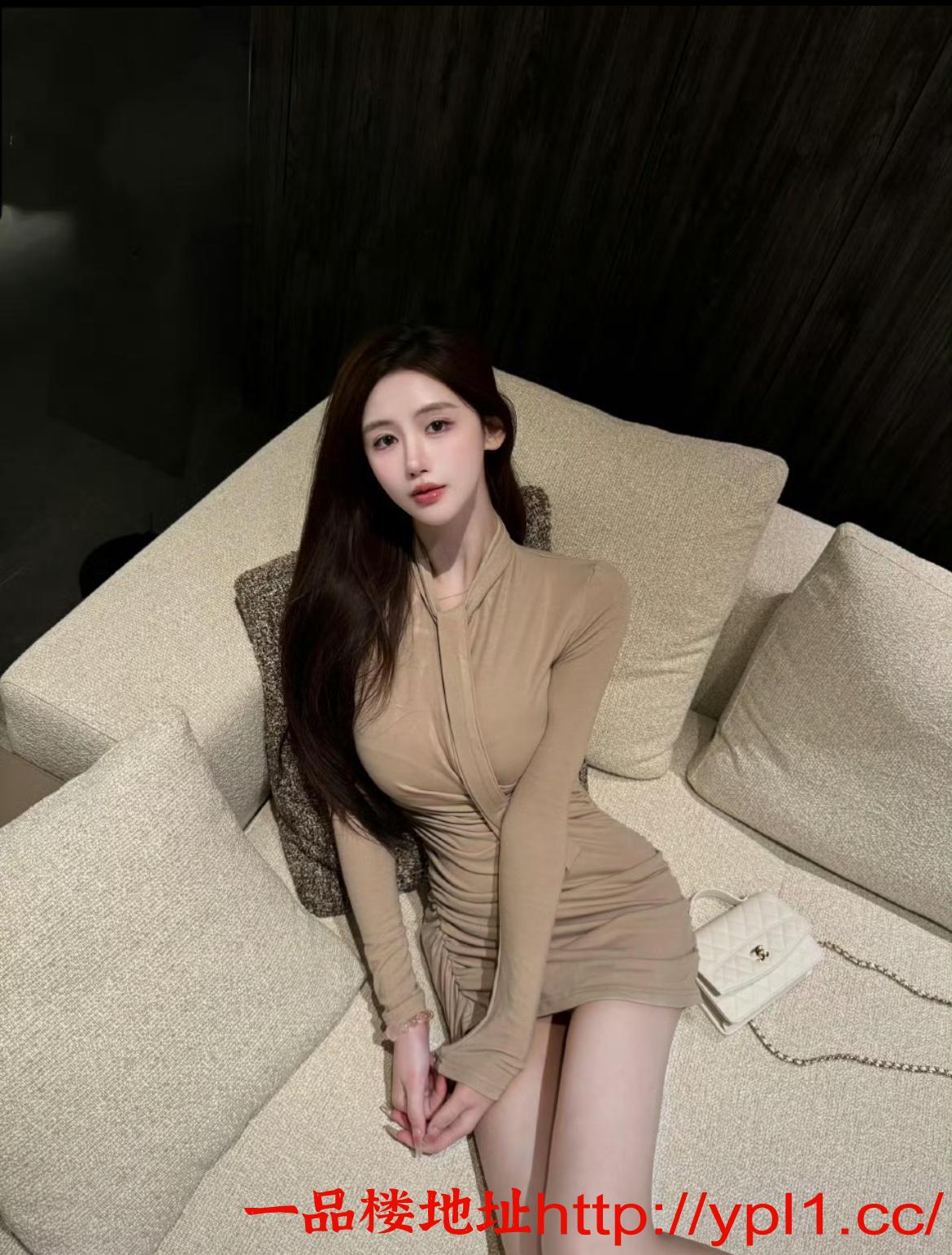 兼职制服御姐前凸后翘