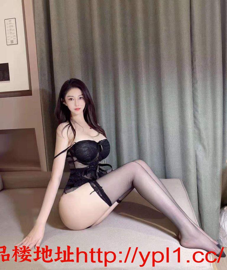 性感气质好的大胸美女