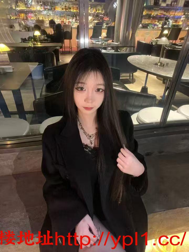 黑丝制服高跟鞋诱惑女大兼职