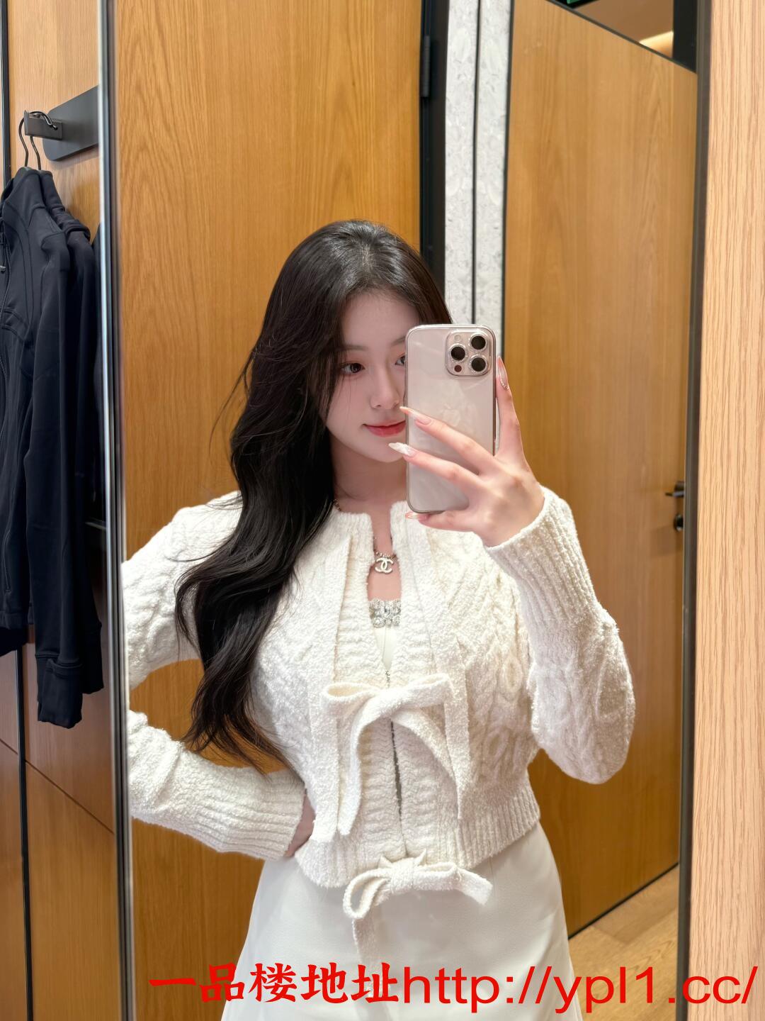 清纯肤白大奶风骚女友穴粉逼紧爽飞了可外出上门