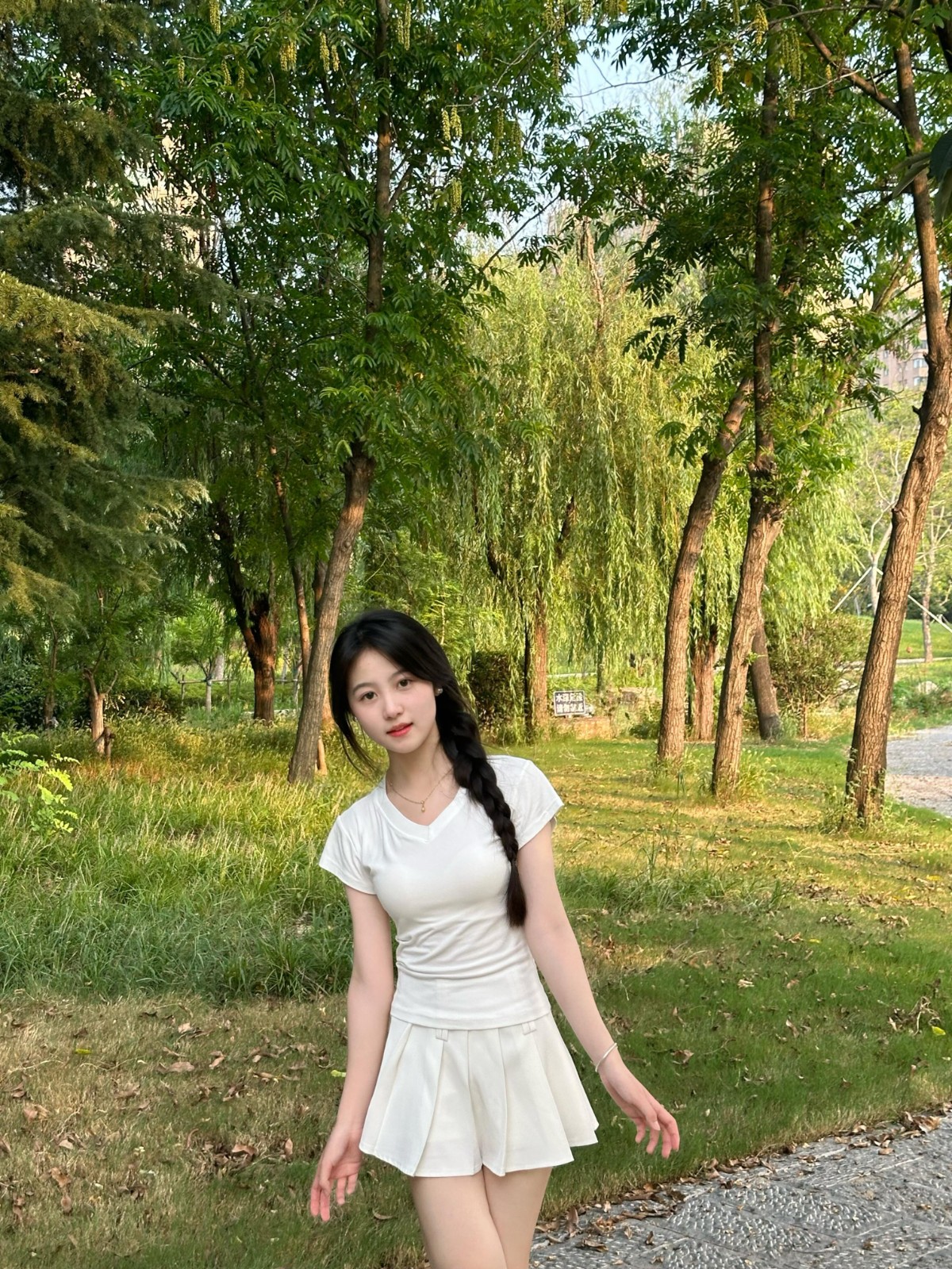 兼职大学生刚下海粉嫩美鲍