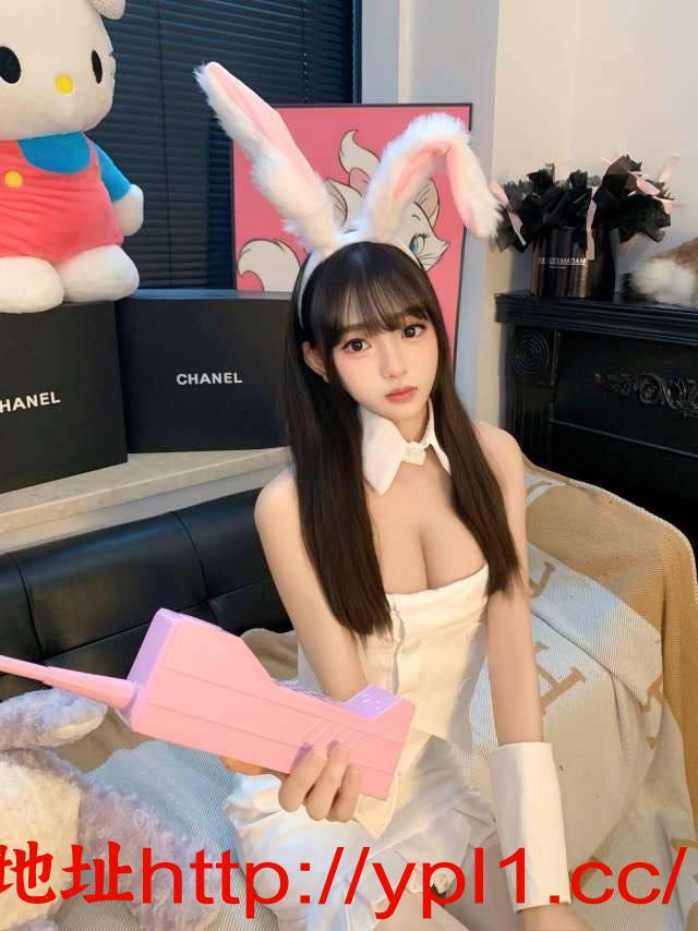 高中生嫩妹妹初下海兼职带工作室600/2小时