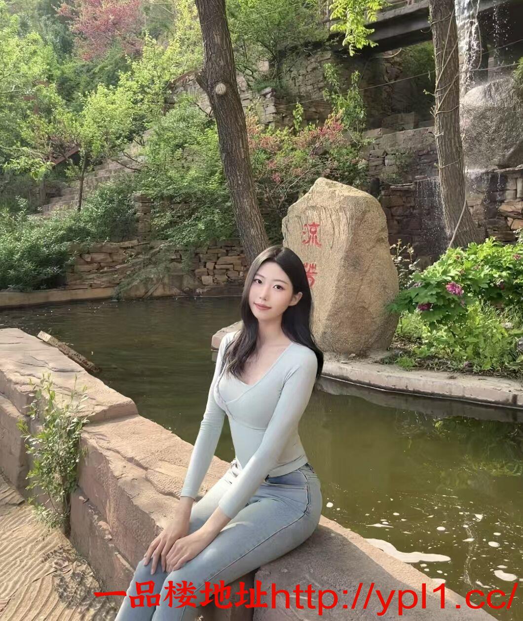 兼职制服御姐前凸后翘