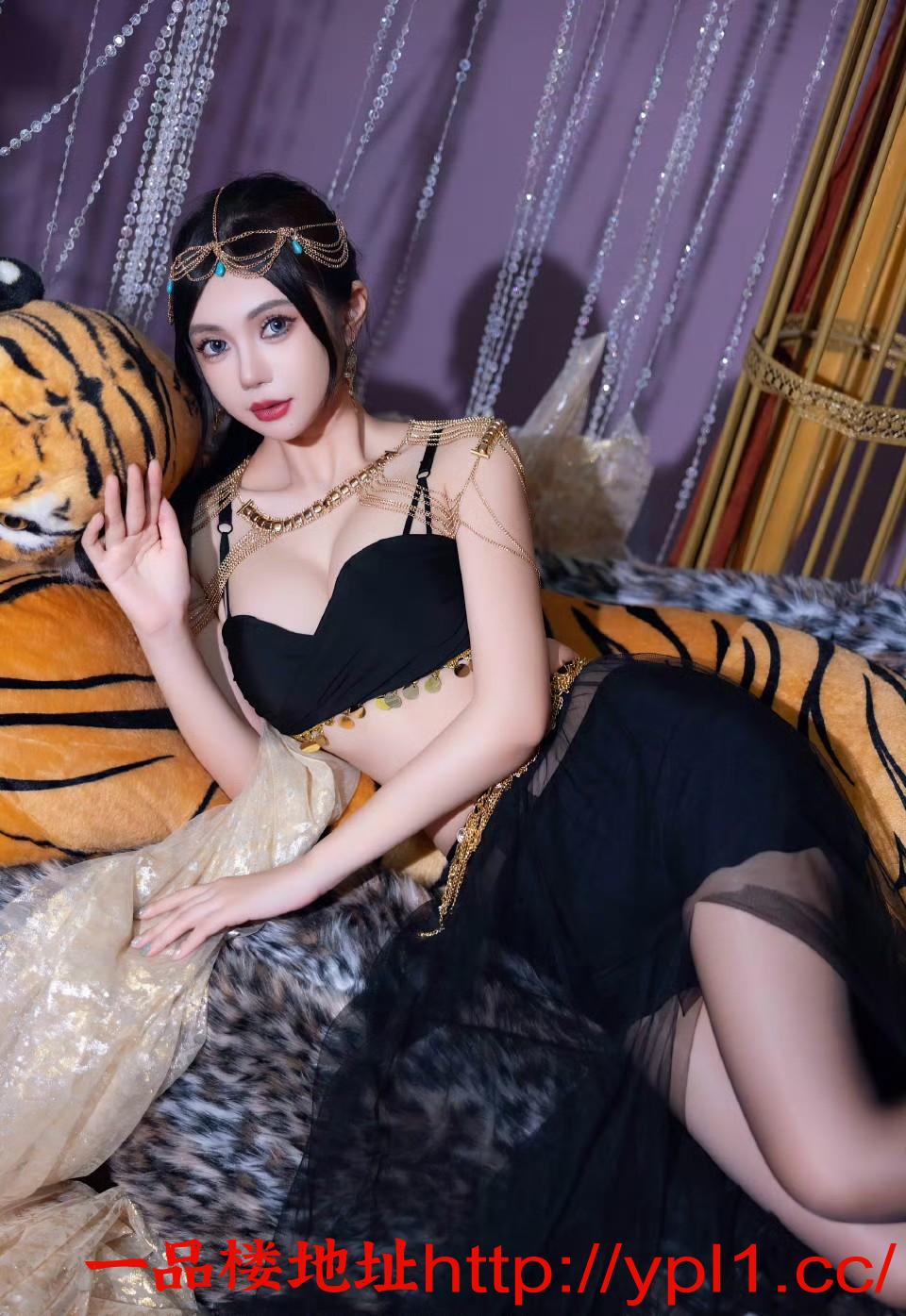 前凸后翘 可御可甜，三点粉嫩