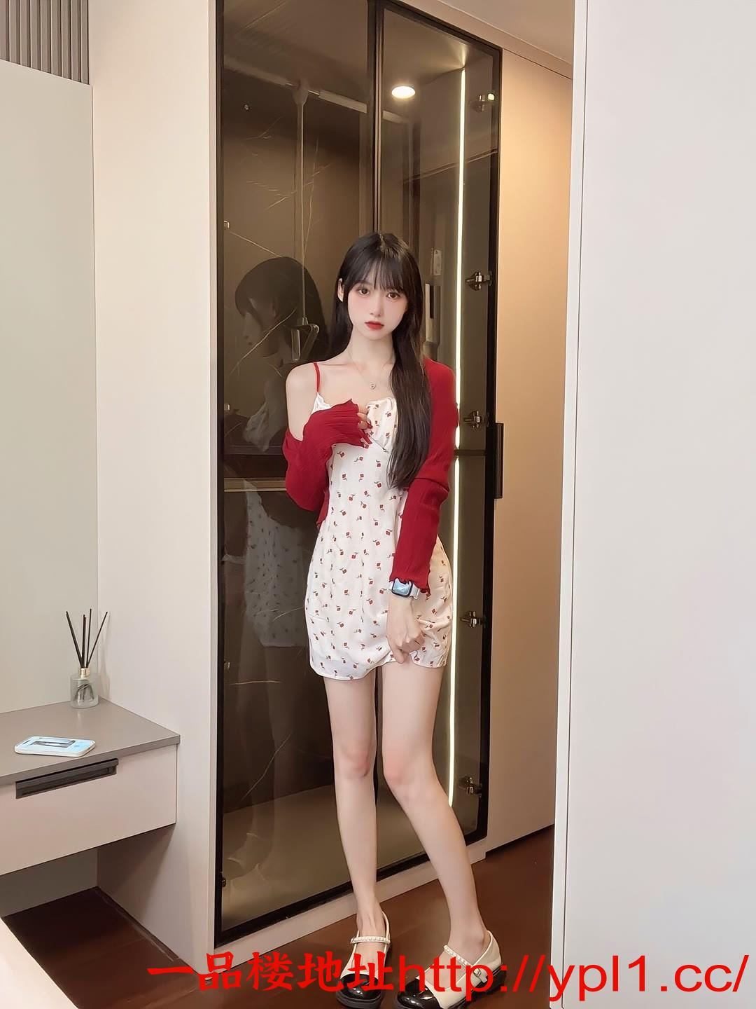 三点粉嫩小白虎 水多逼紧