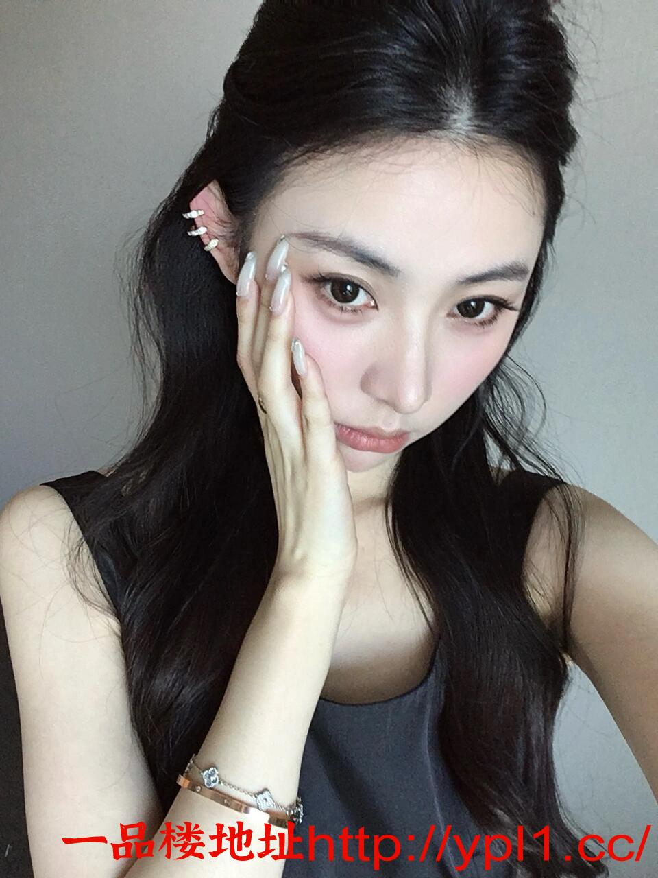 清纯高颜值性感御姐00后