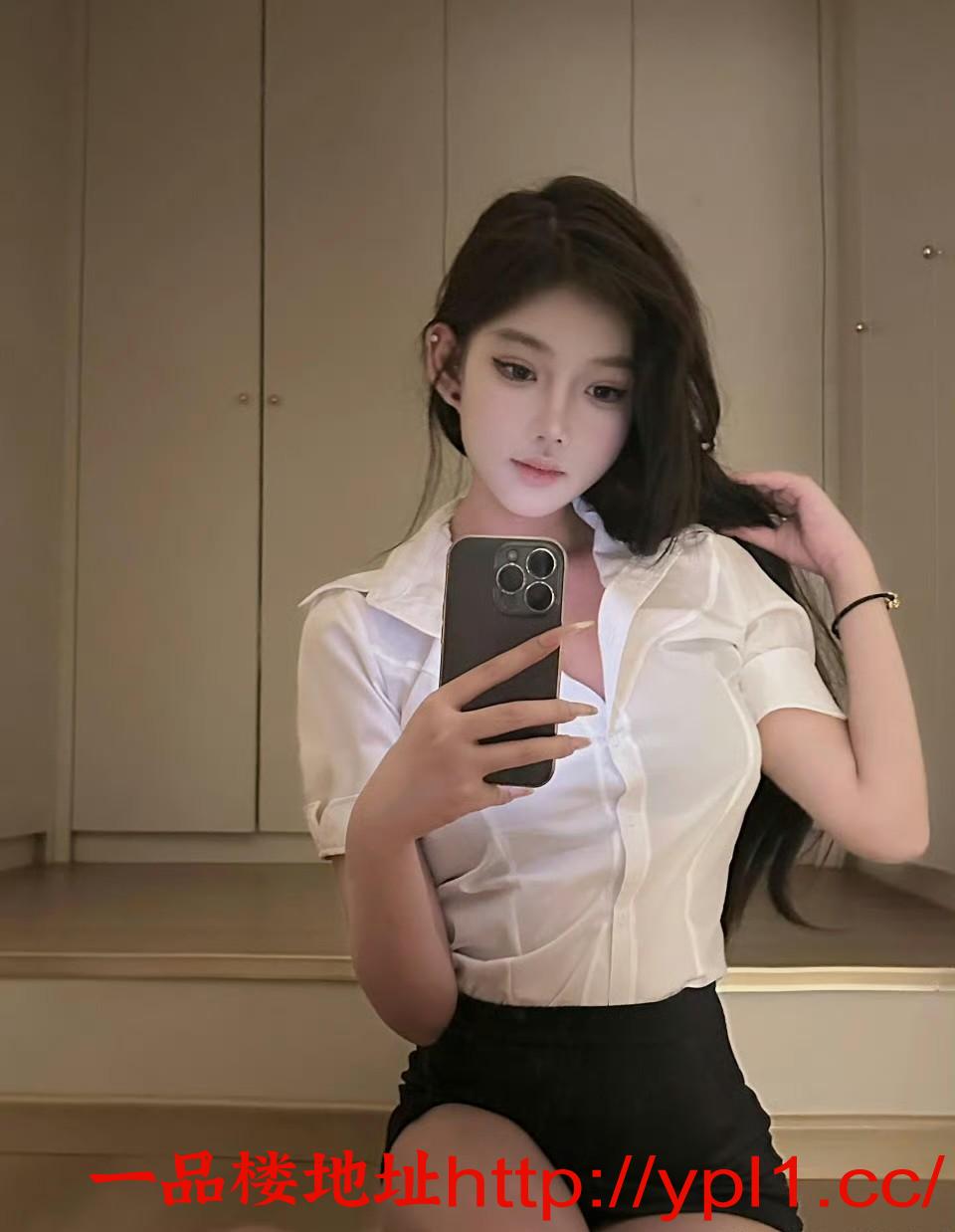 嫩妹粉穴鲍汁可深喉