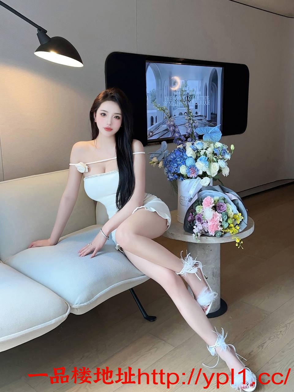 真实韩国妹子，B紧奶大，颜值在线，身材完美，骚气十足