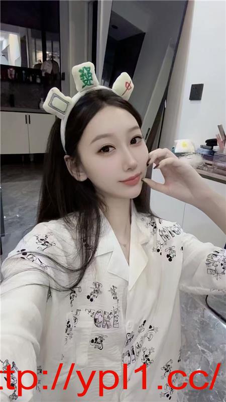 体验会所出来的美妇