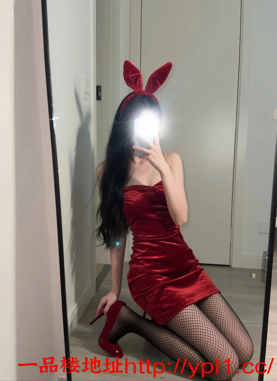 尤物前凸后翘的极品嫩逼妹妹