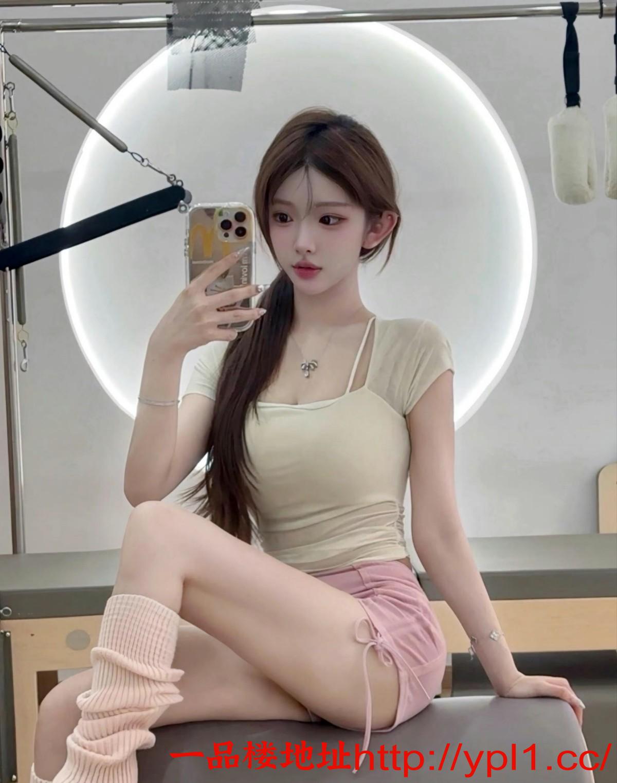 练瑜伽的极品美女姿势一流超粉嫩