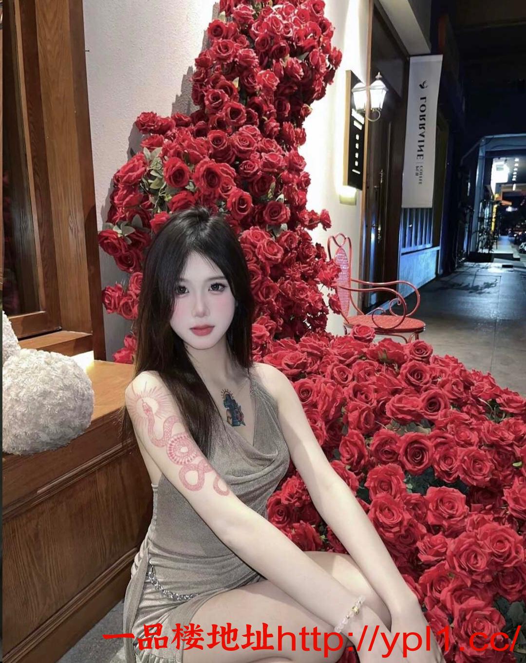 丹阳情瘾少女粉嫩鲍鱼刚下海