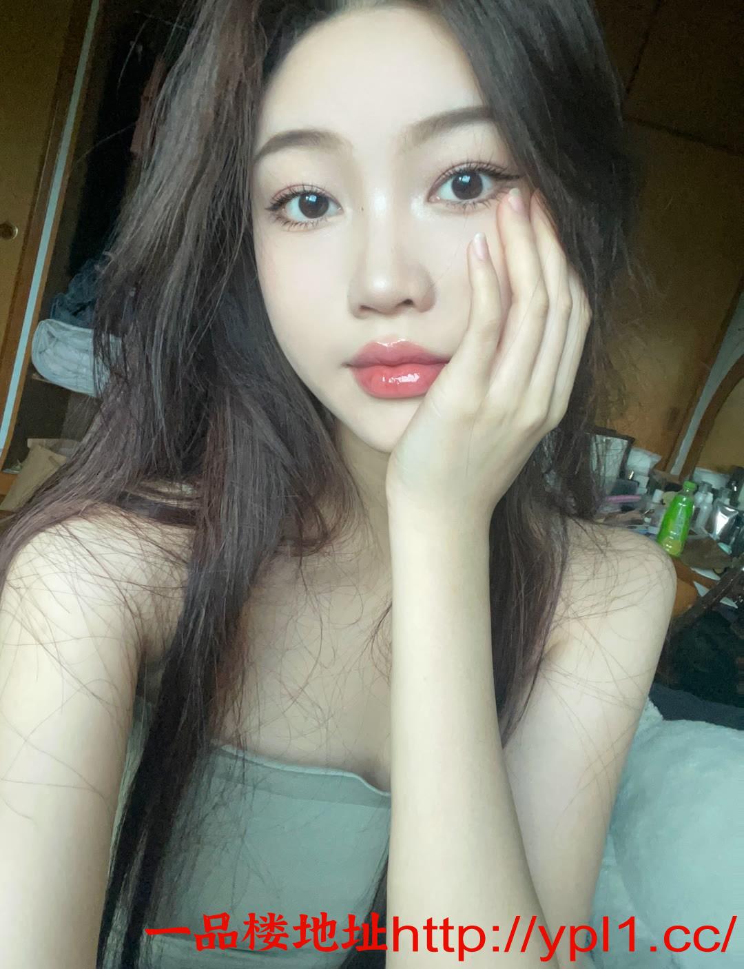 丰满翘臀大胸水嫩骚妹可颜射跟姐妹合租也上门