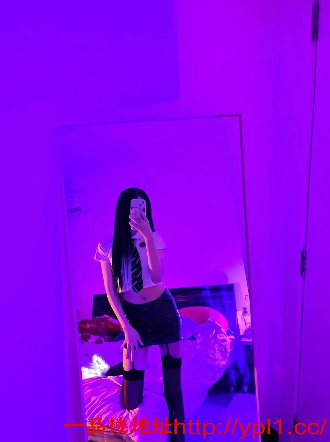 兼职制服黑丝嫩妹前凸后翘 后入嘎嘎爽