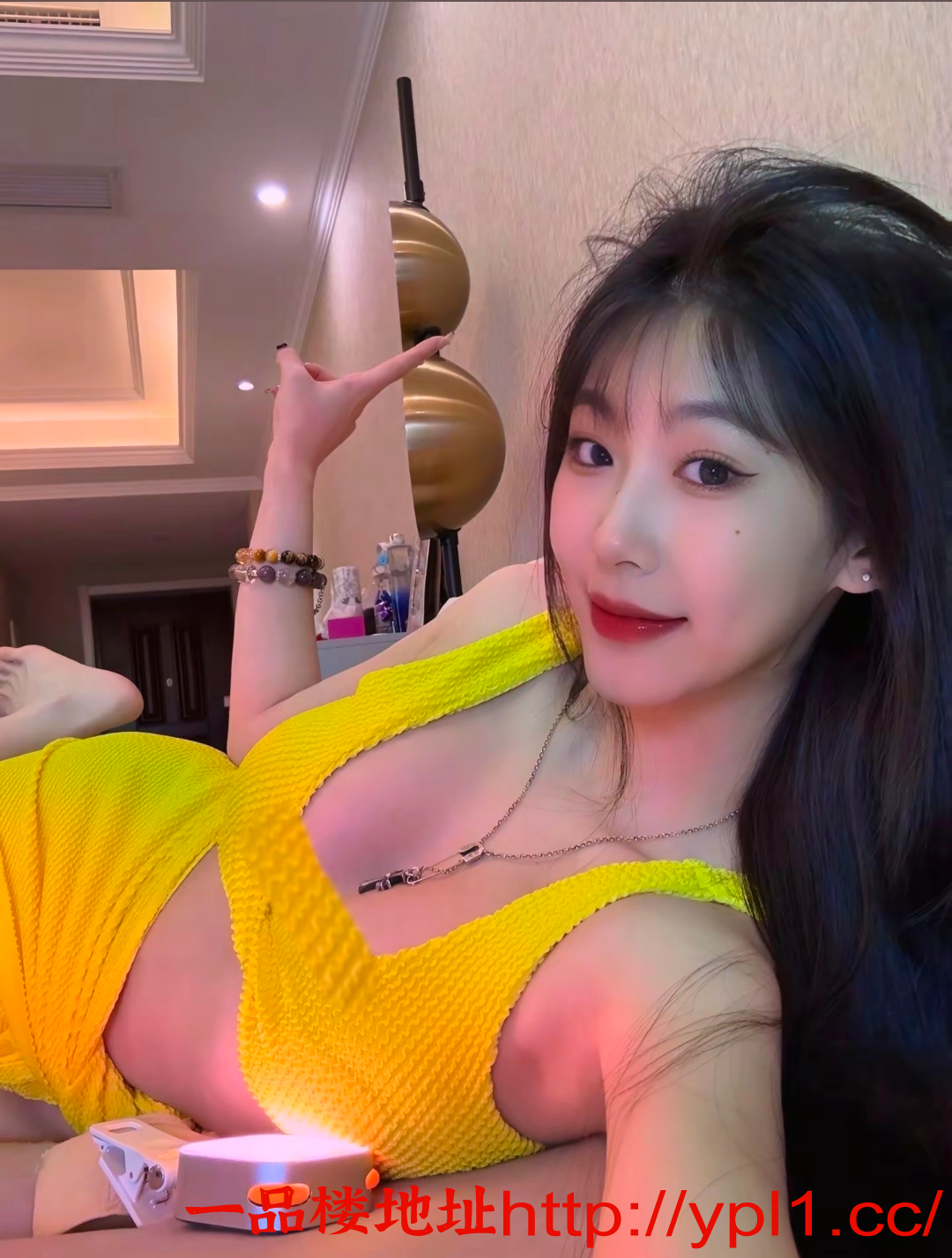 琳琳妹子下身修长丝袜诱惑