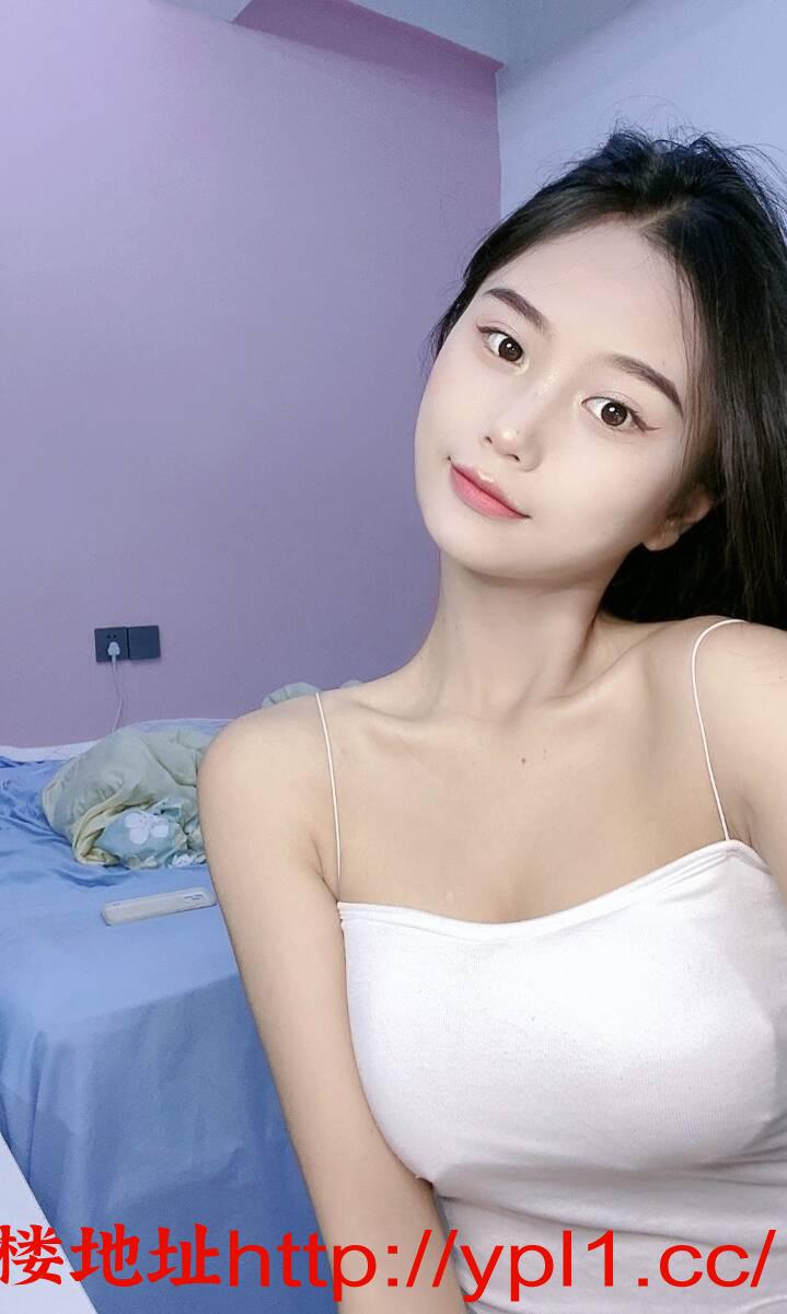 高考刚刚过完的学生妹，偶尔出来做兼职