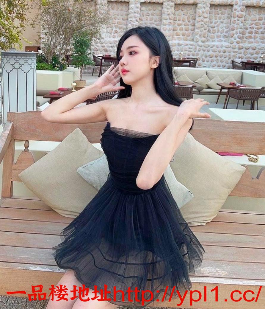 万达瑜伽老师身材S蜜桃臀