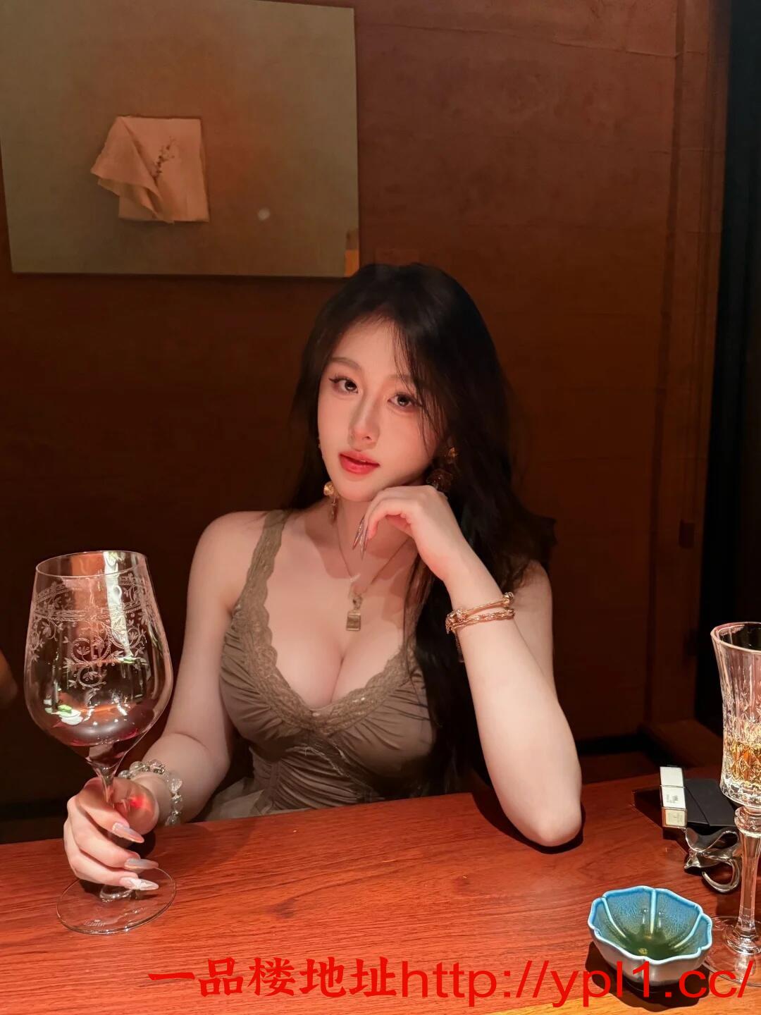 极品尤物胸大臀翘可上门