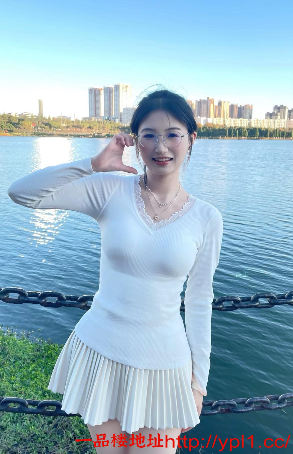 大奶老师舌头柔软口活一流很会调情