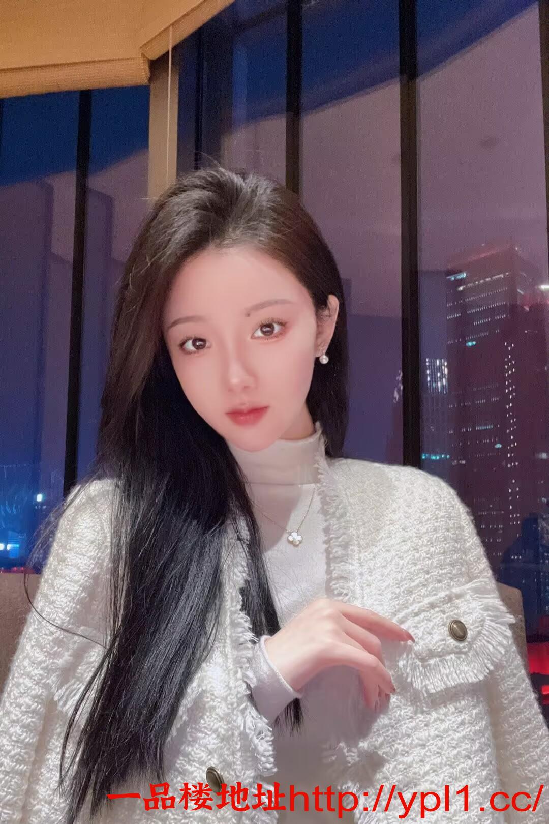 兼职制服御姐前凸后翘