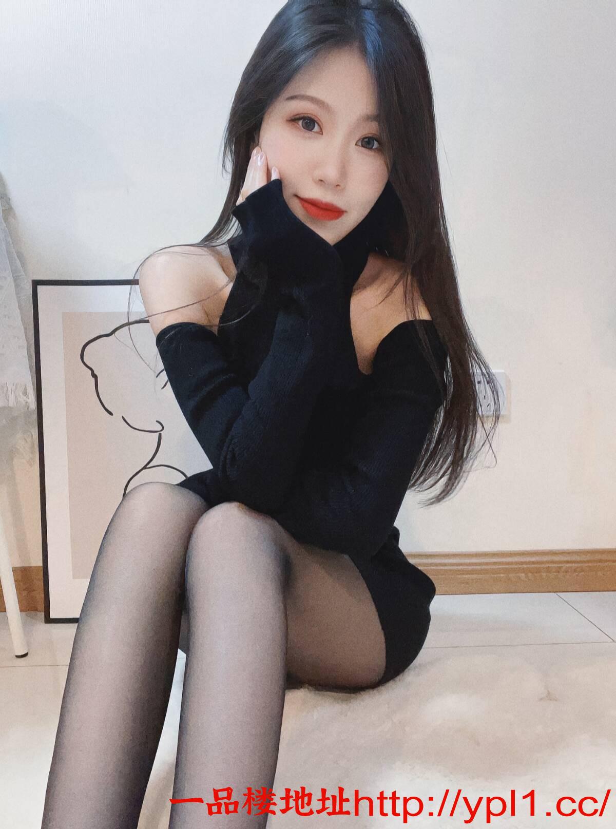 黑丝辣女制服诱惑