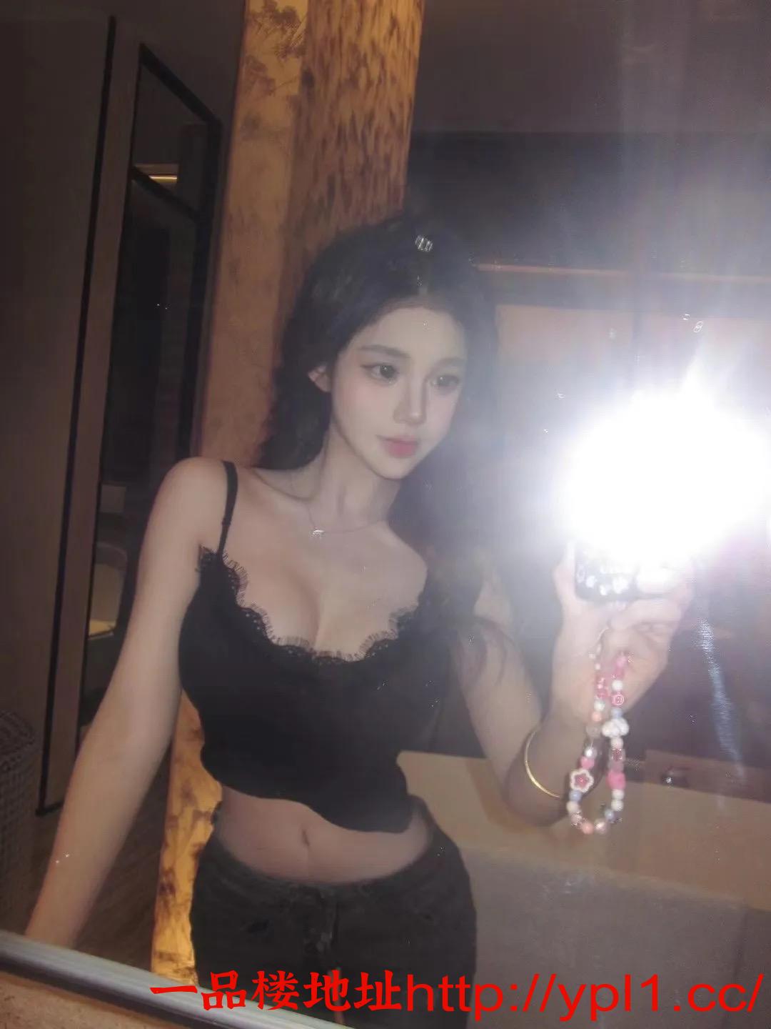 体验极品尤物小骚